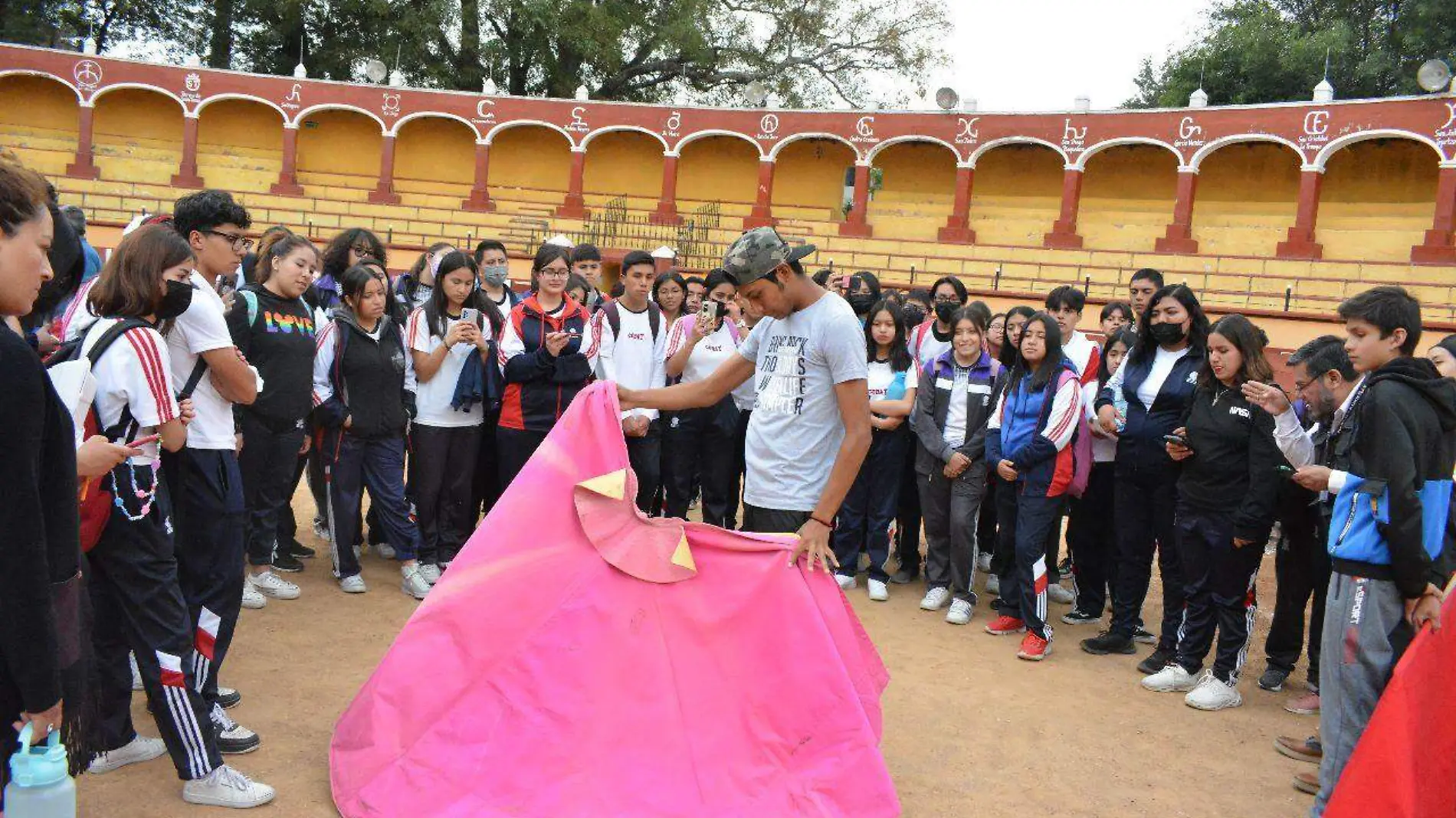 Estudiantes de Cobat se capacitan como voluntarios para Mundial de Voleibol